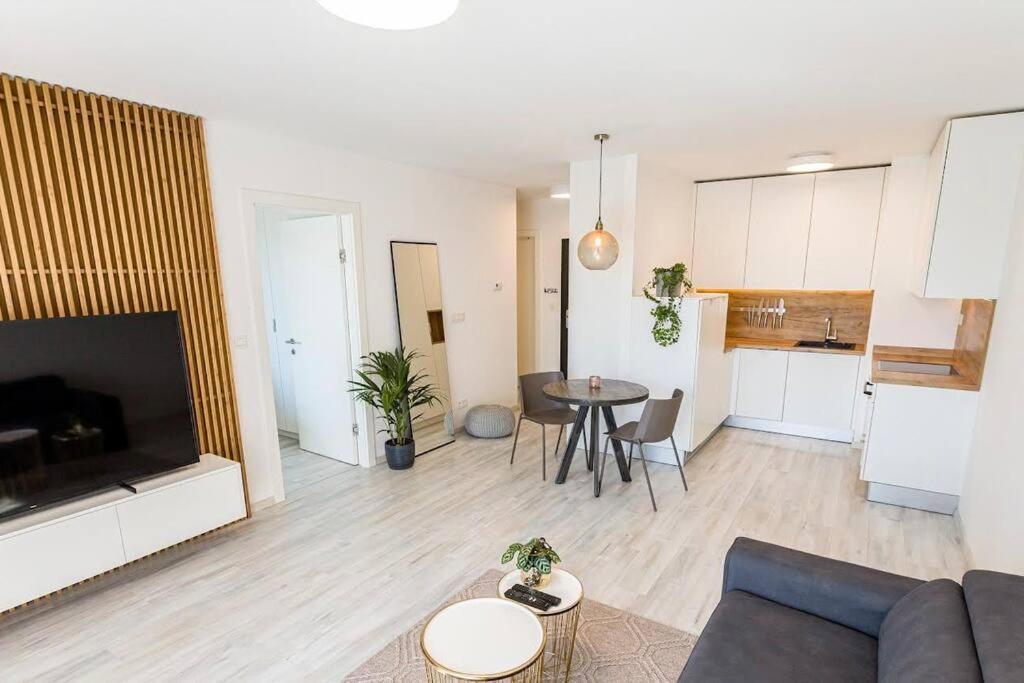 Urban Apartment With Possibility Of Parking Bratislava Exterior photo
